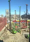 Bouwplaats van de Markthal omringd door zeecontainers (2010)