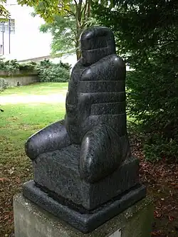 Sitzende Figur, Marl