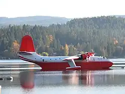 Een Martin JRM Mars, een van de grootste blusvliegtuigen ter wereld