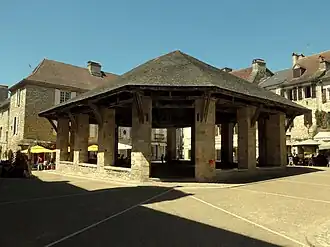 De in de jaren 1797 tot 1800 gebouwde markthal is geregistreerd als een historisch monument op 11-10-2004[2]