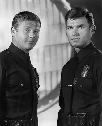 Martin Milner (links) en Kent McCord (rechts)