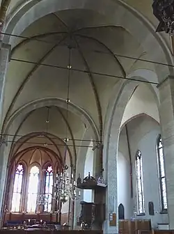 Middelbeuk met preekstoel