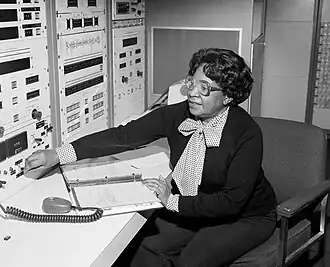 Mary Jackson aan het werk in het Langley Research Center