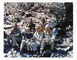 Van links naar rechts eerste rij: Onbekend persoon, Salim Ali (1896-1987), Ripley's vrouw Mary Livingston († 1996) en Sidney Dillon Ripley in India.