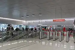 Het interieur van de stationshal.