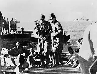 Generaal Homma komt aan land in de Golf van Lingayen