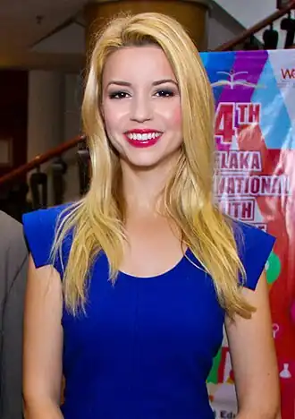 Masiela Lusha als Goodwillambassadeur in 2014