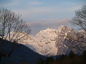 De Avoudrues (Sixt-massief) domineren de omgeving van Samoëns