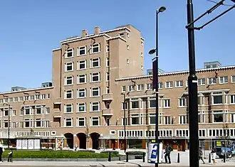 De oostzijde van het Mathenesserplein