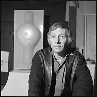 Portret van Mathieu Ficheroux en z'n werk, 1969.jpg