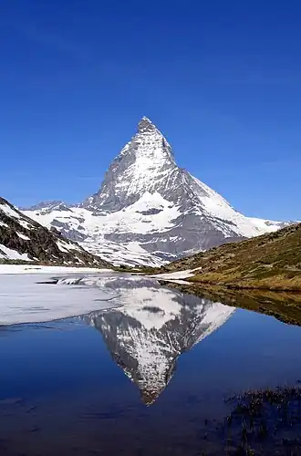De Matterhorn achter de Riffelsee (oostzijde)