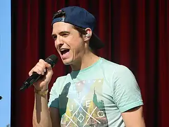 Matthew Michel actief in Plopsaland De Panne bij de Ketnetband