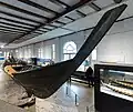 De Nydamboot in het Archäologische Landesmuseum