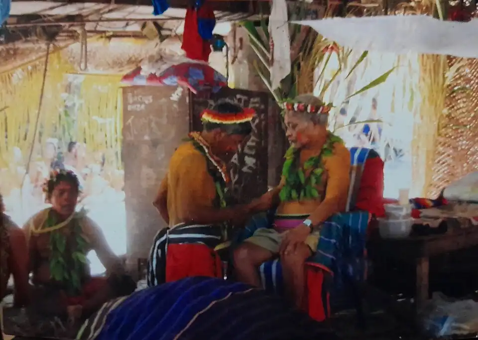 Mau Piailug tijdens de pwo-ceremonie in Satawal