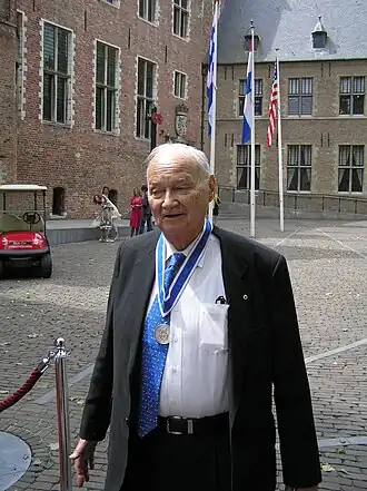 Strong na de uitreiking van de Four Freedoms Award in 2010