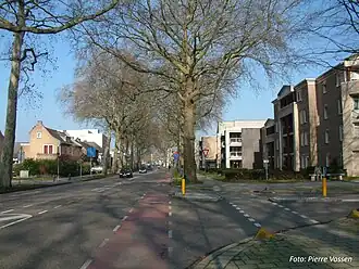 Mauritslaan gezien vanaf kruispunt met Bernhardstraat.