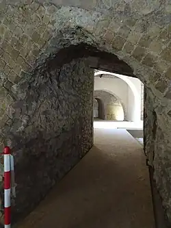 Rondgang in Teatro Correa (bovenste gedeelte van het monument).