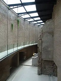 Rondgang in Teatro Correa (bovenste gedeelte van het monument).