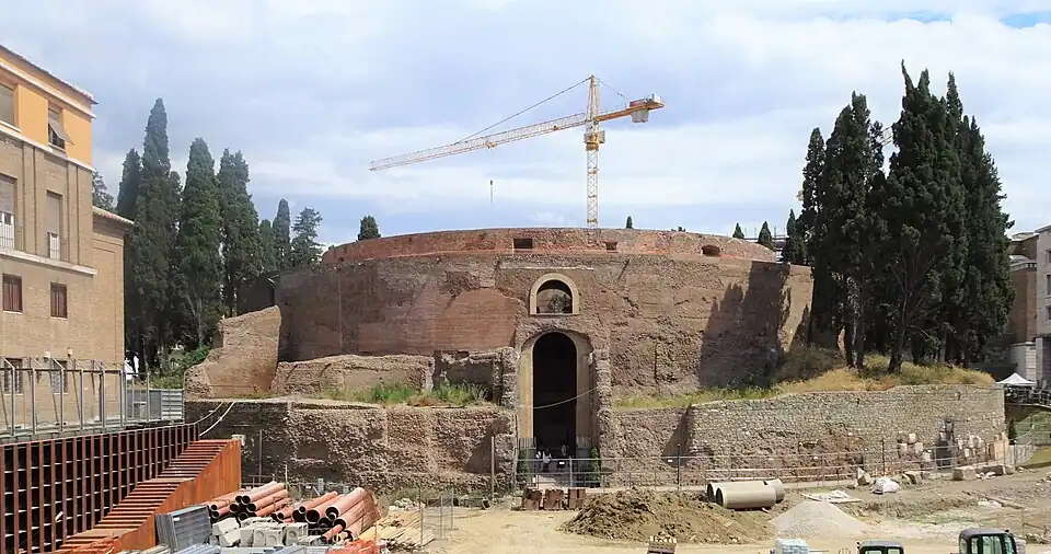 De zuidzijde gezien vanuit de galerij in Via Tomacelli (2021)