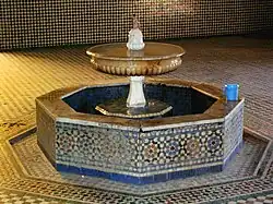 fontein in de zaal bij de ingang