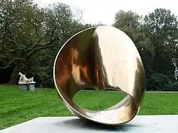 Max Bill: Eindeloze kronkel (1956) in Antwerpen