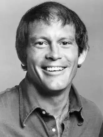Max Gail (1975)