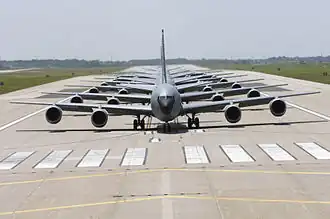 Boeing KC-135 Stratotankers op de landingsbaan van de vliegbasis