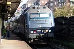 Een regionale trein richting Kopenhagen langs het zuidelijke eilandperron op 16 september 2007