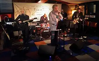 Mecano Un-Ltd. tijdens een optreden in Den Helder in 2023