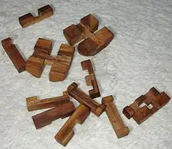 Stukjes van een 3D puzzel