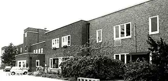 De als monument beschermde tuinbouwschool aan de Antwerpsesteenweg