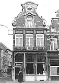 Hoekhuis gedateerd 1737