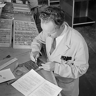 Fouten verwijderen met een correctietang (pincet) na een galeiproef. Uitgeverij Wolters, 1965.