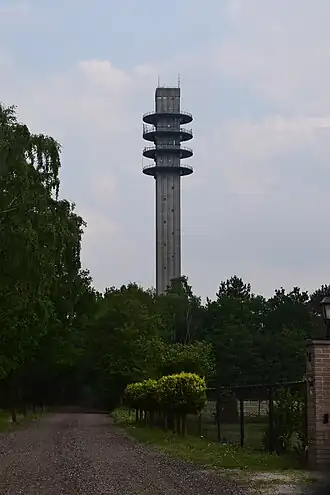 De toren gezien vanaf de splitsing Milschot-Hemelsbleekweg