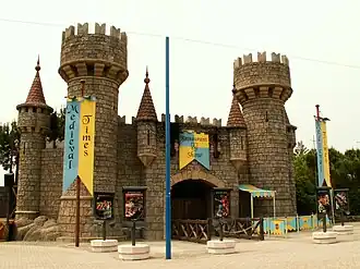 Gebouw van de dinnershow 'Medieval Times'