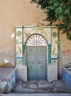 Deur van een woning in het dorp