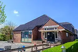 Openbare lagere school uit 1934 in expressionistische stijl