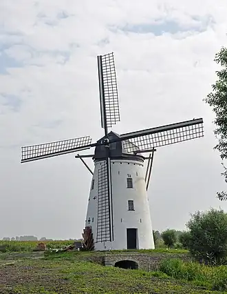 De Poldermolen van Meetkerke zorgt voor de afwatering van het natuurgebied
