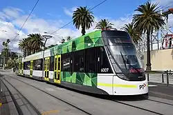 Achtassige lagevloertram in Melbourne