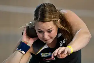 Tijdens een indoorwedstrijd in Apeldoorn, 2011