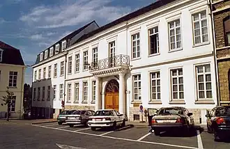 Voorgevel van het college aan de Grote Markt van Menen