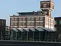 Voormalig fabrieksgebouw met watertoren
