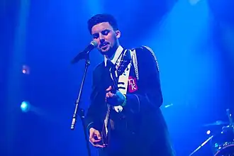 Zanger-gitarist Bas van Nienes van Mensenkinderen