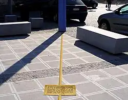 Meridiaanlijn op het abdijplein[13]