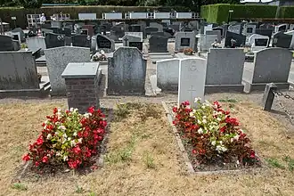 Brits graf en herdenkingssteen voor S. Maczek