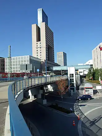 Een S-Bahn-trein en het station.