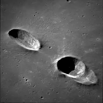 Messier (links) en Messier A (foto Apollo 11)