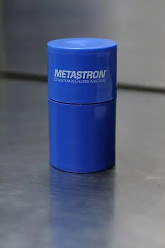 Een container met een kleine hoeveelheid 89Sr-bevattend strontiumchloride voor medische doeleinden