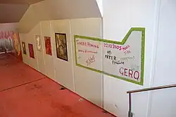 Muurschilderingen in de tunnel van het station.