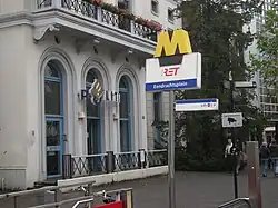 Voormalige ingang metrostation tegenover het - anno 2019 voormalige - politiebureau aan het Eendrachtsplein.